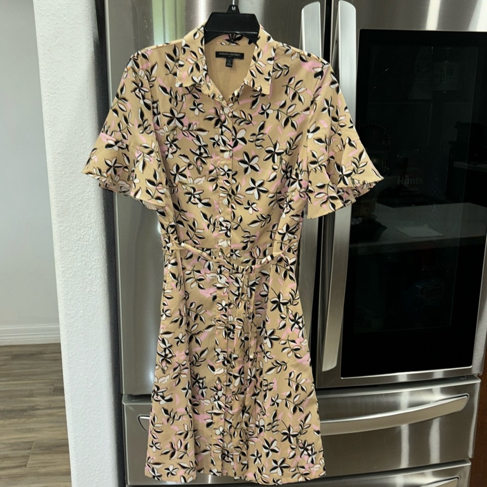 Banana Republic Women's Tan Floral Button Front Short